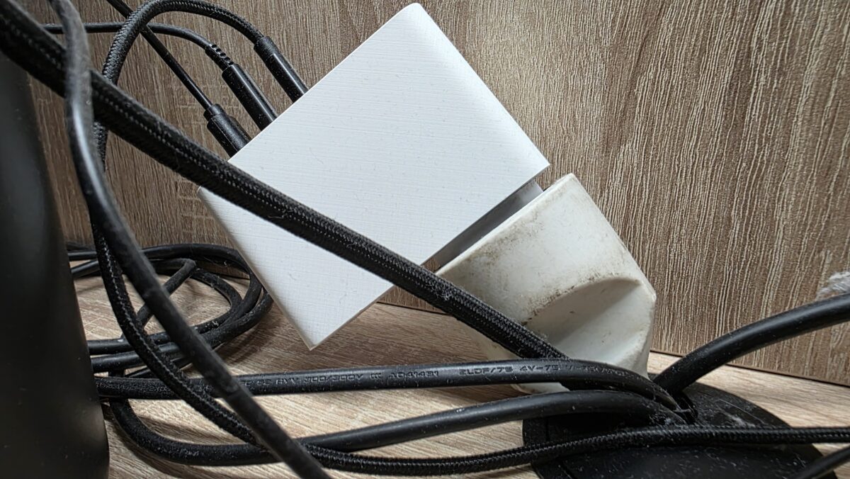 nabíjačka v zásuvke