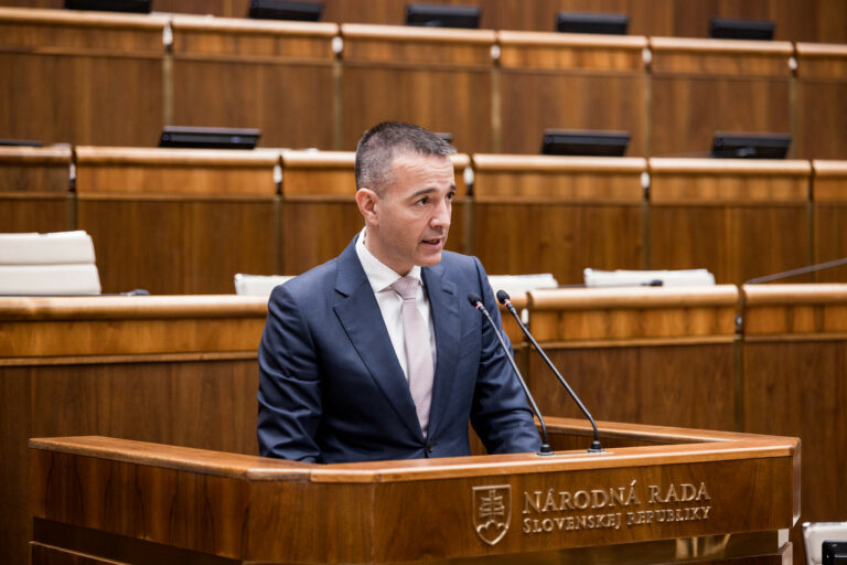 NR SR: Rokovanie 33. schôdze