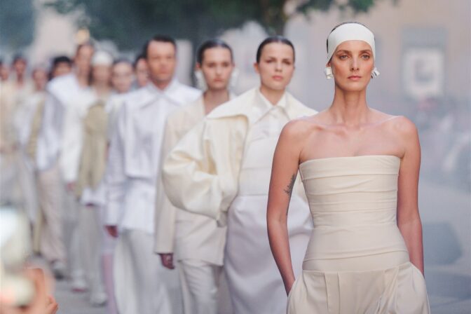 móda prehliadka model modelka ľudia