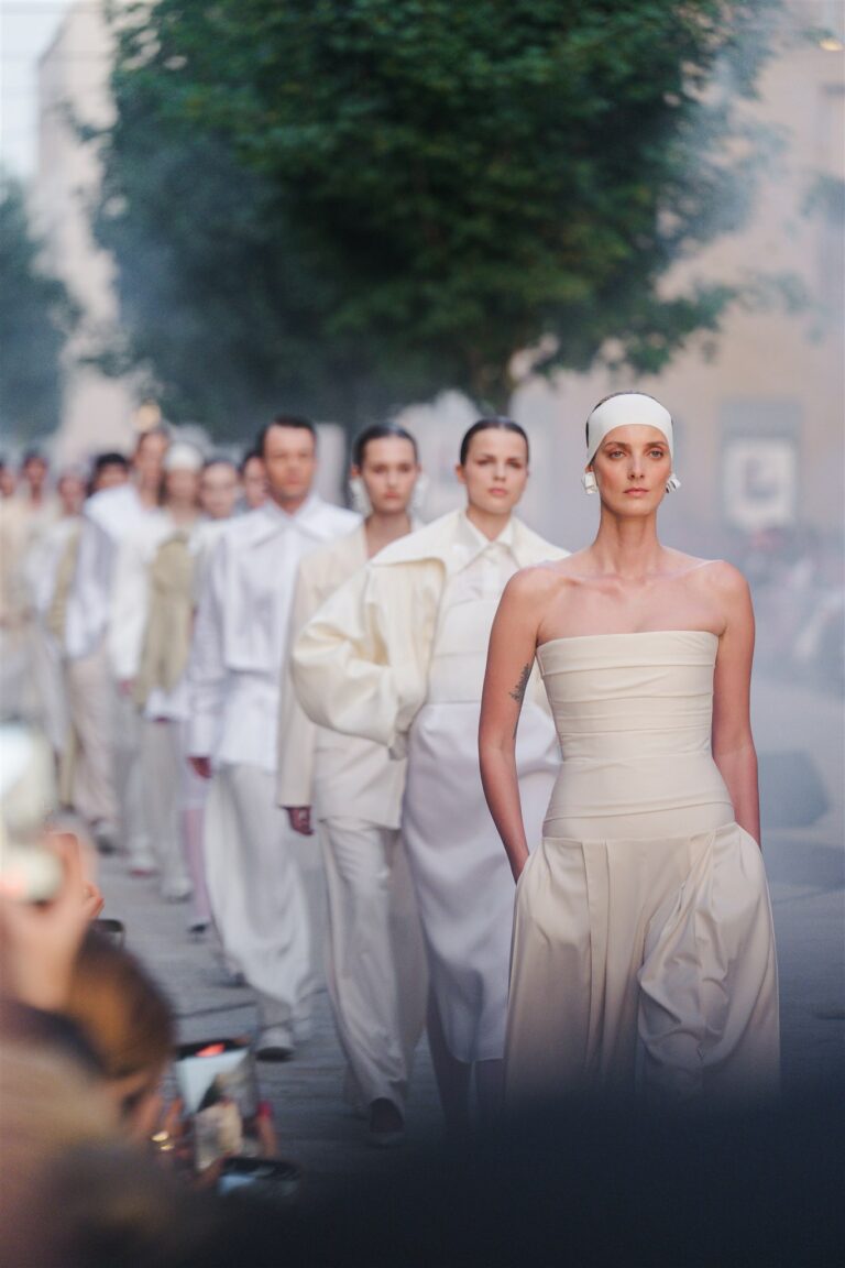 móda prehliadka model modelka ľudia