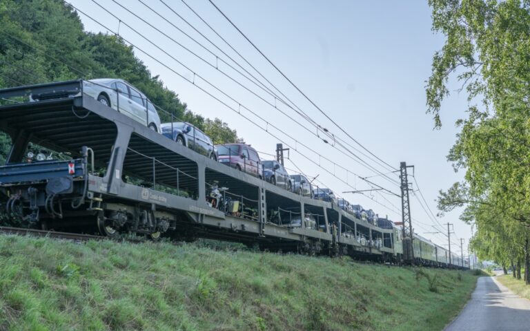 ZSSK: Autovlak na trase Košice/Poprad Tatry - Praha