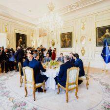 PREZIDENT: Okrúhly stôl politických strán