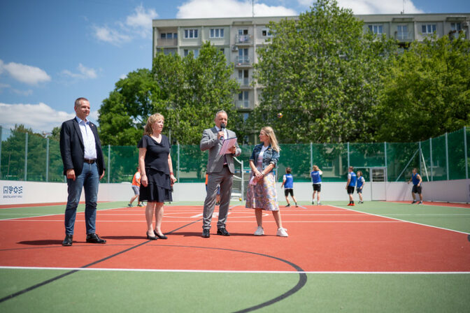 BSK: Nové športovisko Strednej školy v Ružinove.jpg