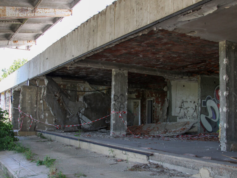 ruina colnica Rajka budova