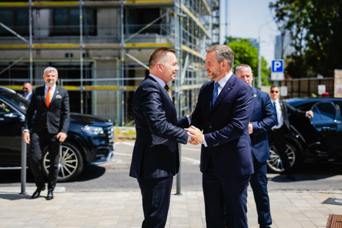 PREZIDENT: Odhalenie sochy Imricha Karvaša