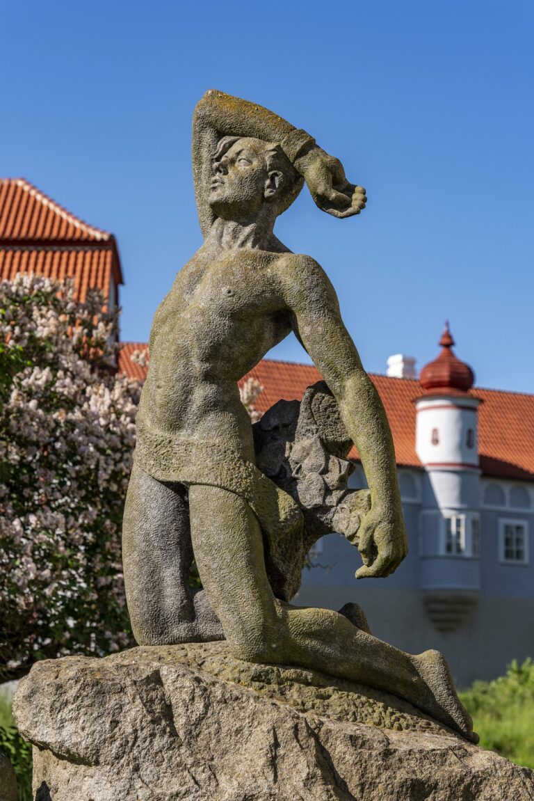 Červená Řečice: Zámok s červenou strechou, tajomstvami a takmer pápežom.