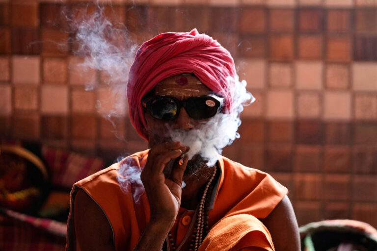 hindusita dym fajčenie