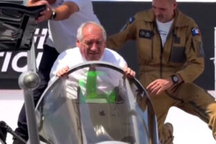 Bayrou rafale.jpg