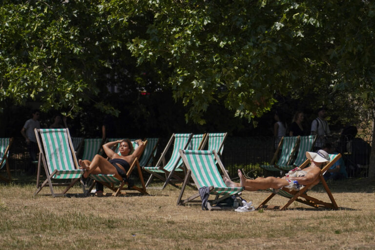 Ľudia lehátka park