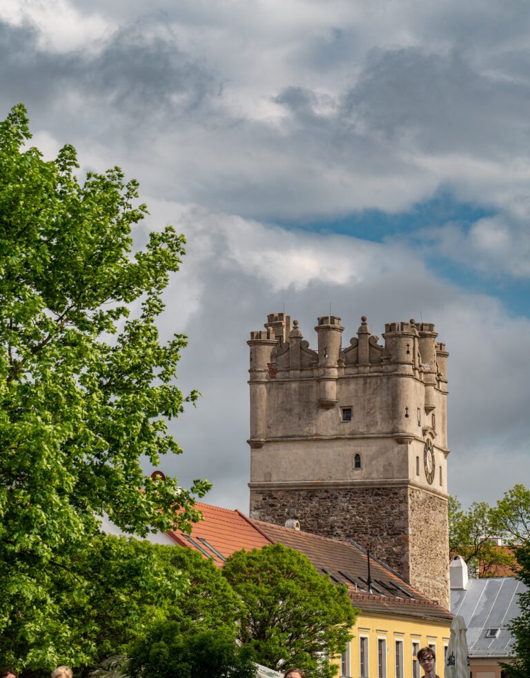 Brána Matky Božej je symbolom mesta a zároveň jedinou branou, ktorá sa zachovala z pôvodných piatich stredovekých mestských brán.