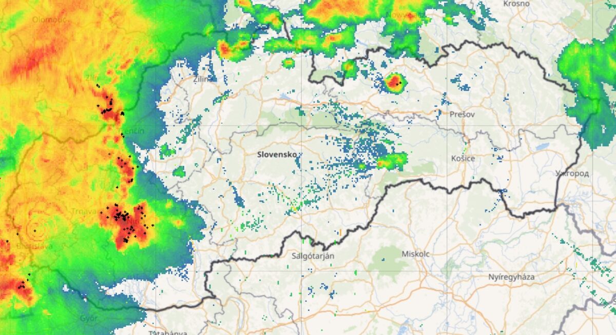 Búrky na Slovensku v pondelok 2. júna o desiatej večer.