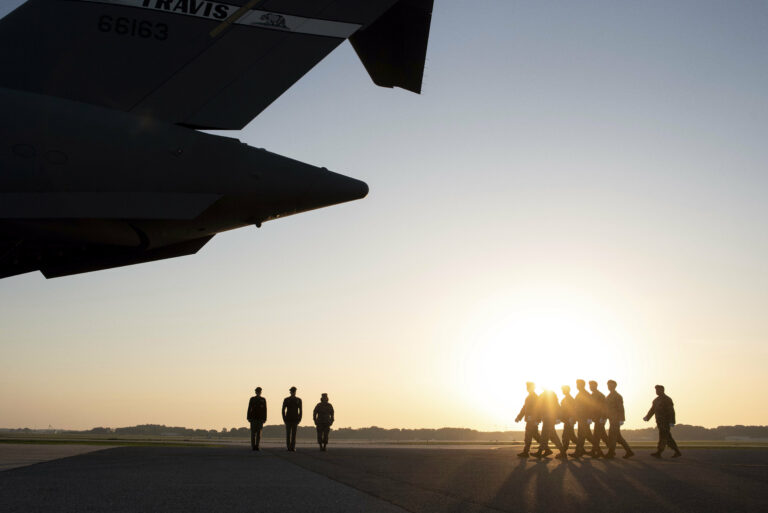 vojaci armáda lietadlo