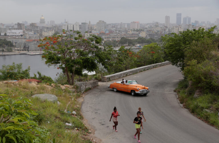 ľudia veterán vyhliadka cesta Kuba