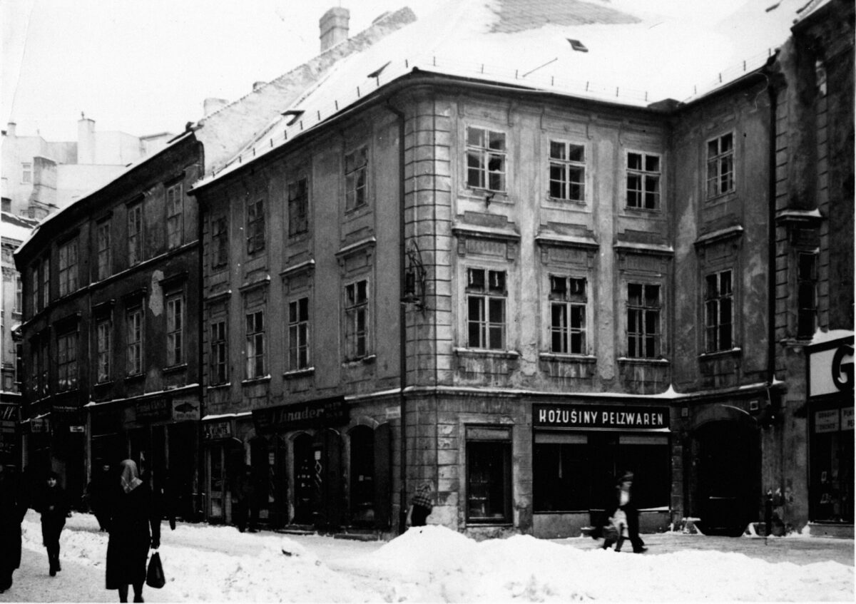 Dpoh_laurinska_ul_pred_postavenim_divadla.jpg