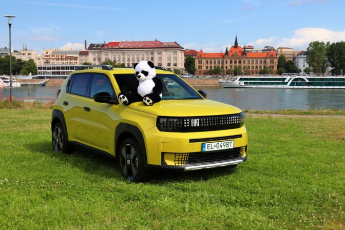 Fiat_grande_panda_v_bratislave_2025_01.jpg