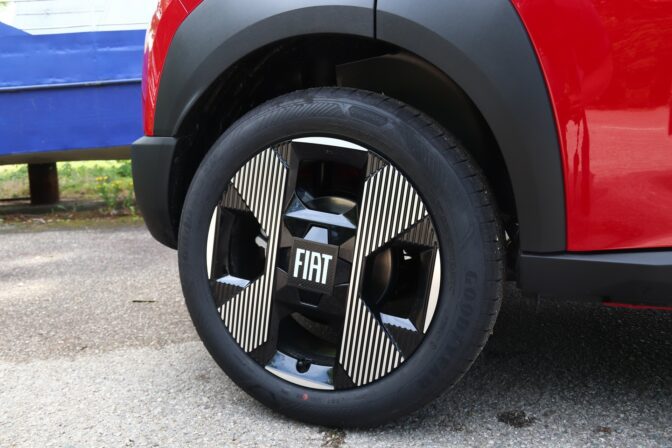 Fiat_grande_panda_v_bratislave_2025_18.jpg