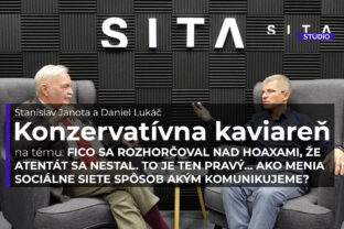Stanislav Janota a Daniel Lukáč počas diskusie o sociálnych sieťach a ich vplyve na našu komunikáciu