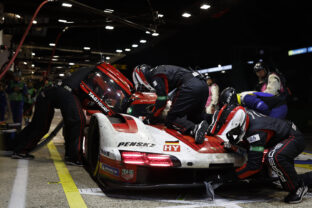 automobil Ferrari cesta preteky Le Mans