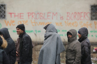 Migrants stuck in Serbia towards the EU