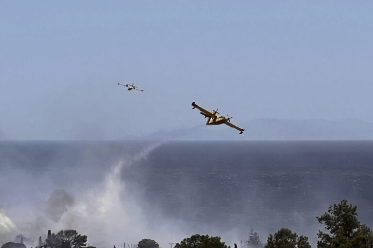 lietadlo more požiar lesný