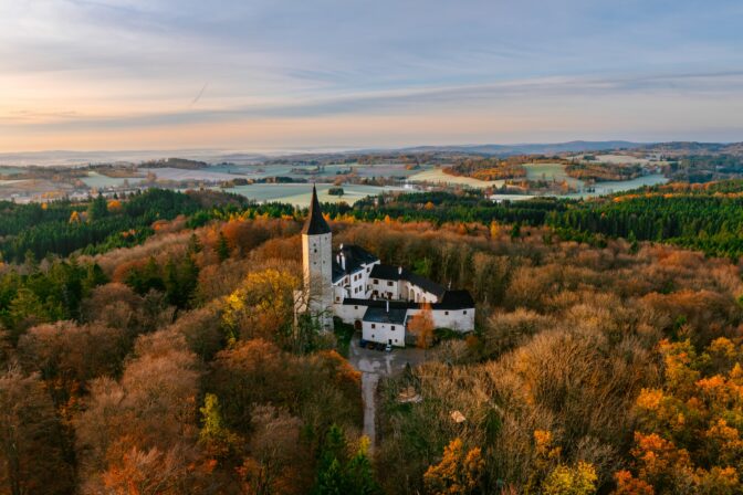 Hrad Roštejn a pozemok na chov zveri.