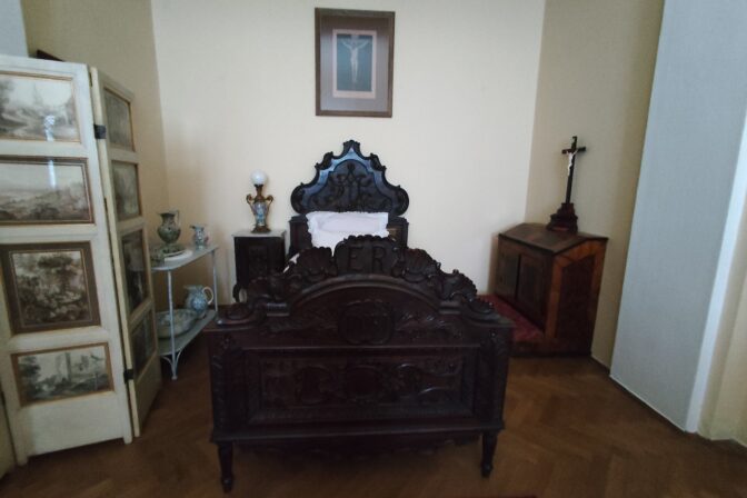 Posteľ, v ktorej spal manžel Sissi, cisár František Jozef I..