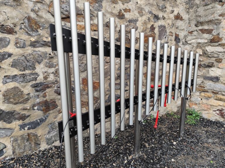 Na náučnom chodníku Po stopách Gustava Mahlera si môžete vyskúšať aj rôzne hudobné nástroje.