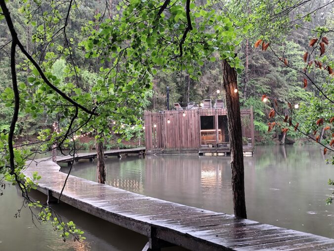Unikátna sauna na jazere v krásnom prostredí.