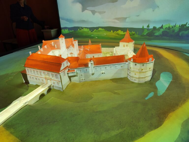 Červená Řečice: Zámok s červenou strechou, tajomstvami a takmer pápežom