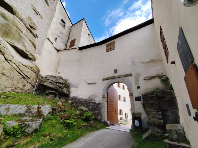 Roštejn: Hrad, kde sa deti učia cez hru a dospelí zažívajú barokové hodovanie