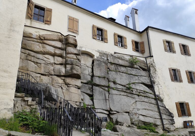 Roštejn: Hrad, kde sa deti učia cez hru a dospelí zažívajú barokové hodovanie