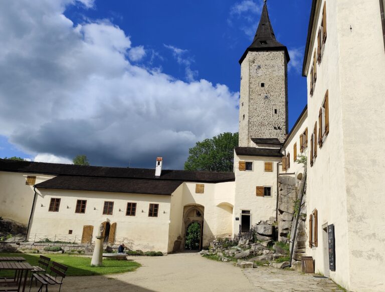 Roštejn: Hrad, kde sa deti učia cez hru a dospelí zažívajú barokové hodovanie