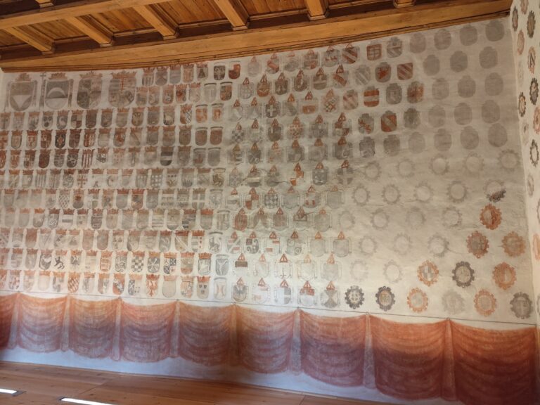 Roštejn: Hrad, kde sa deti učia cez hru a dospelí zažívajú barokové hodovanie