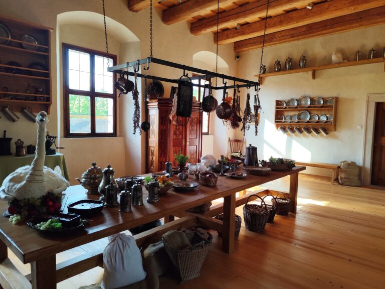 Roštejn: Hrad, kde sa deti učia cez hru a dospelí zažívajú barokové hodovanie