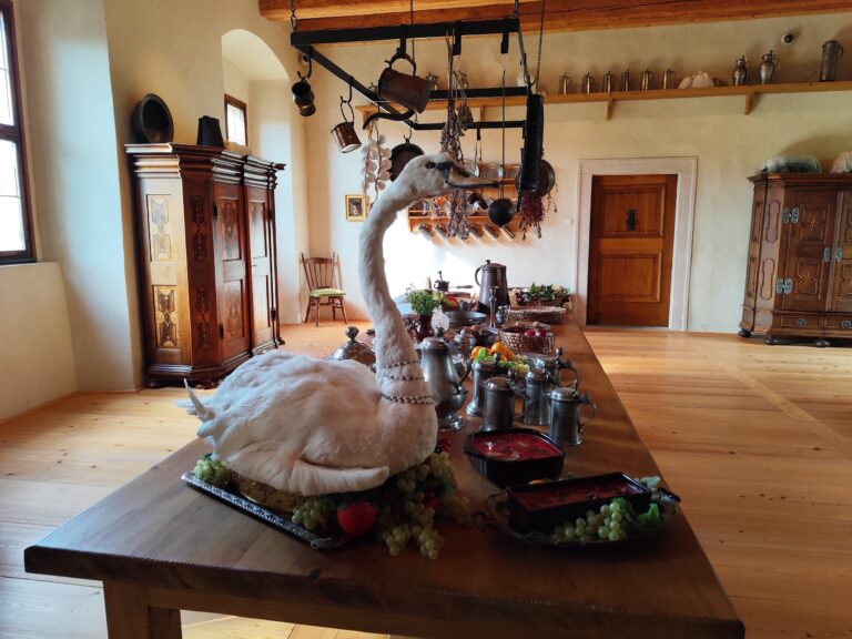 Roštejn: Hrad, kde sa deti učia cez hru a dospelí zažívajú barokové hodovanie