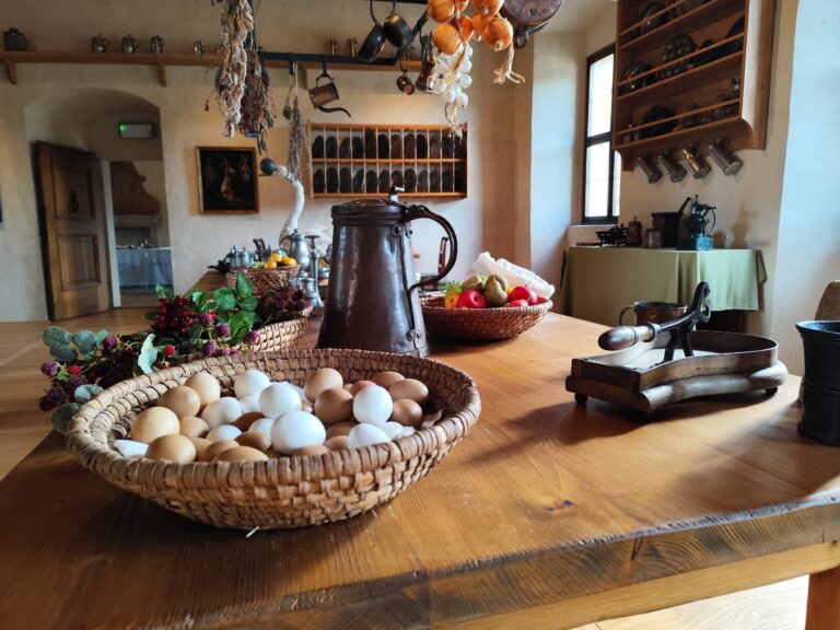 Roštejn: Hrad, kde sa deti učia cez hru a dospelí zažívajú barokové hodovanie