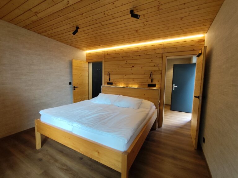 Forest Resort: Glamping pri priehrade a energia lesa