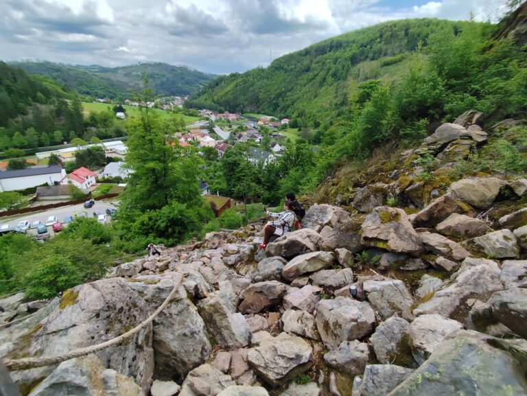 Forest Resort: Glamping pri priehrade a energia lesa