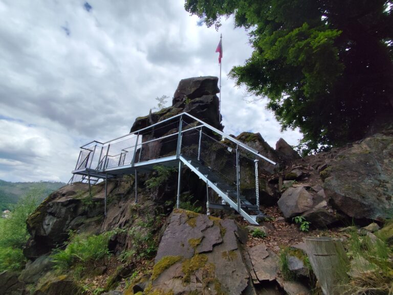 Forest Resort: Glamping pri priehrade a energia lesa