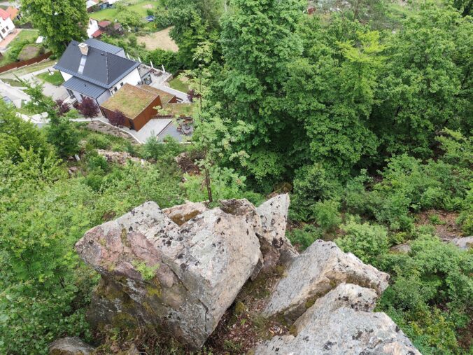 Forest Resort: Glamping pri priehrade a energia lesa