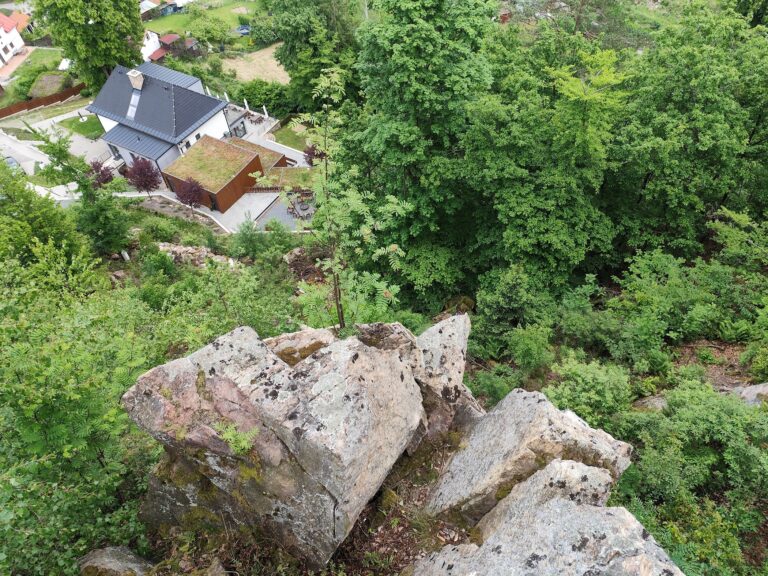 Forest Resort: Glamping pri priehrade a energia lesa