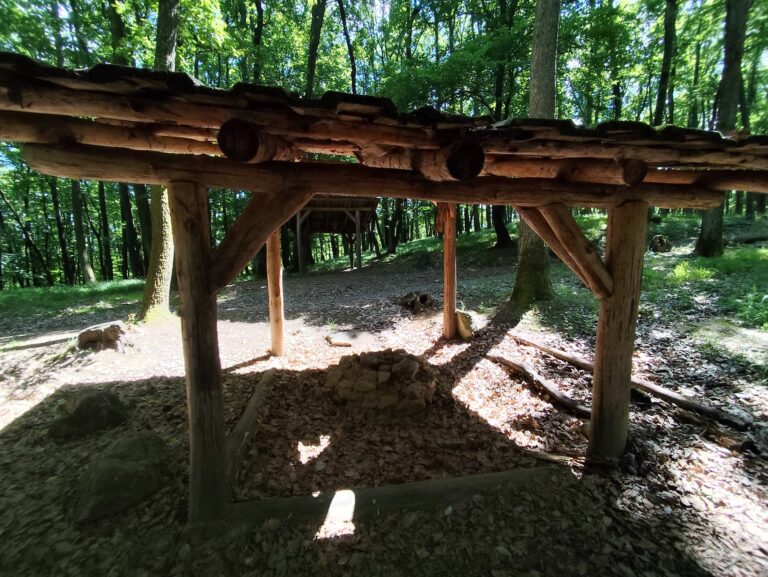 Unikátny projekt Archeoskanzen Bojná, Hradisko Valy a múzeum v obci Bojná