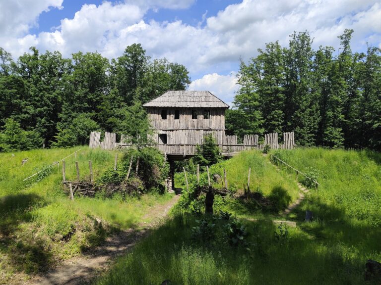 Unikátny projekt Archeoskanzen Bojná, Hradisko Valy a múzeum v obci Bojná