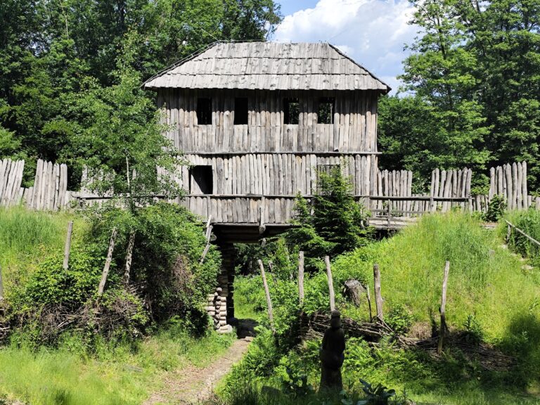 Unikátny projekt Archeoskanzen Bojná, Hradisko Valy a múzeum v obci Bojná