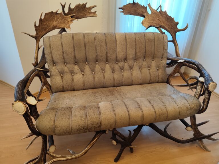 Vzácny nábytok z parožia.