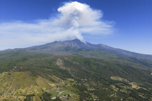 dym Etna sopka