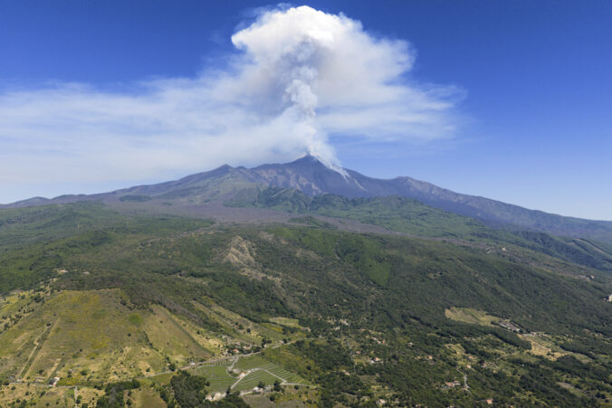 dym Etna sopka
