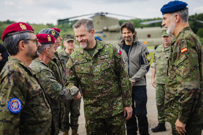 PREZIDENT: Návšteva vojenského výcvikového priestoru Lešť