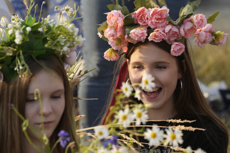 dievčatá kvety vrkoče