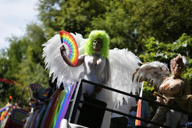 drag queen autobus transvestity vejár dúha